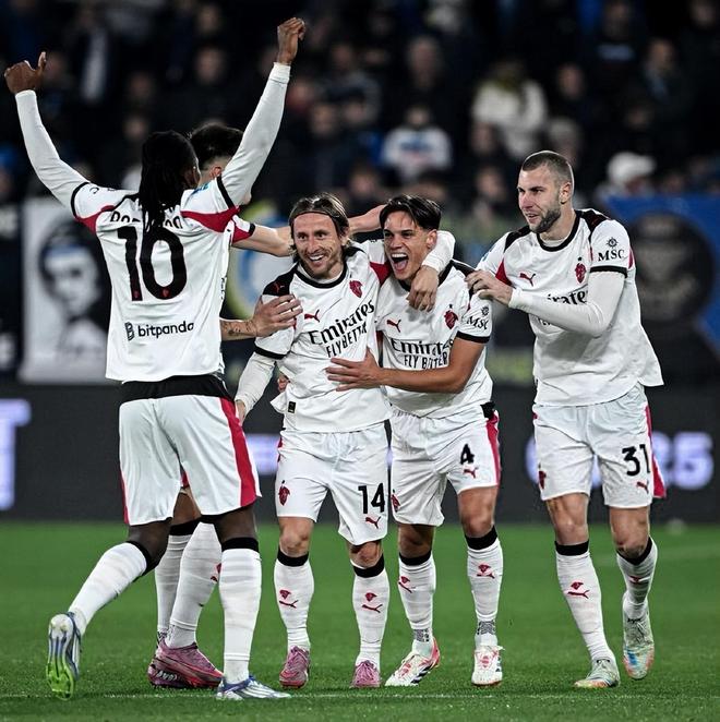 津门虎将在11月16日举办年票球迷开放日活动，共100个名额