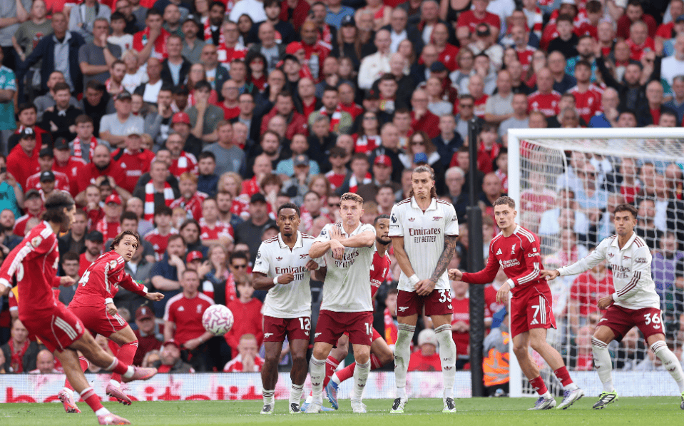 记者：赫伊森等5名后卫缺席皇马训练，阿森西奥遭遇病毒感染