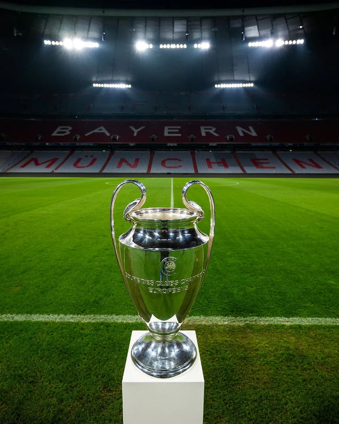 每体：阿根廷队在西班牙集训，球迷热情高涨只为一睹梅西风采