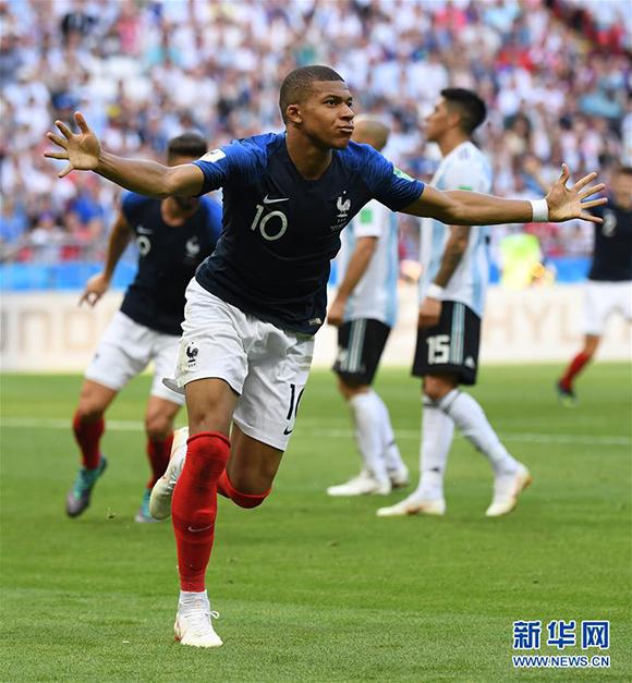 卡里克、鲁尼和弗莱彻，都在曼联青训体系。