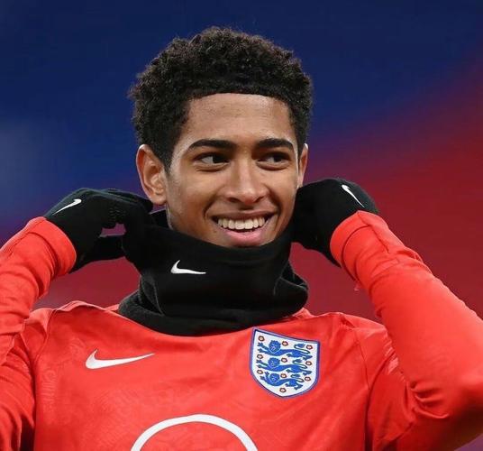 重返福地，赫拉芬贝赫在圣西罗球场两次获欧冠全场最佳球员