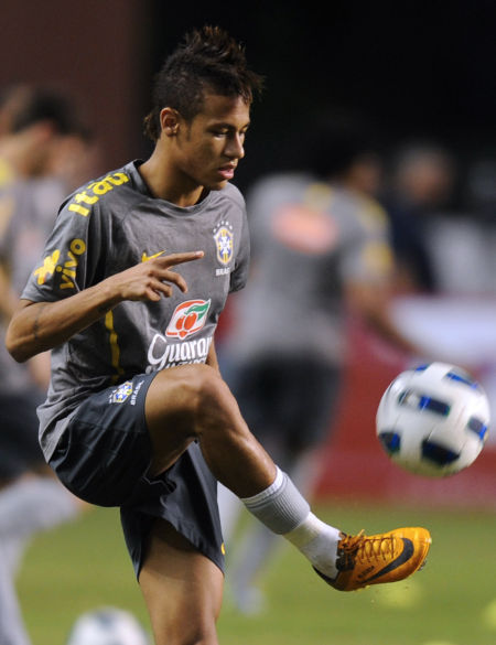 北青：足协将择期安排邵佳一上任发布会；国足恐最早明年初重组