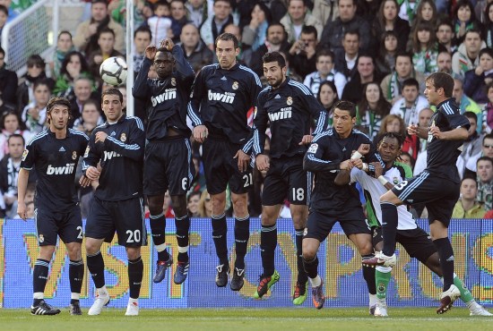 半场战报：法兰克福0-0沃尔夫斯堡