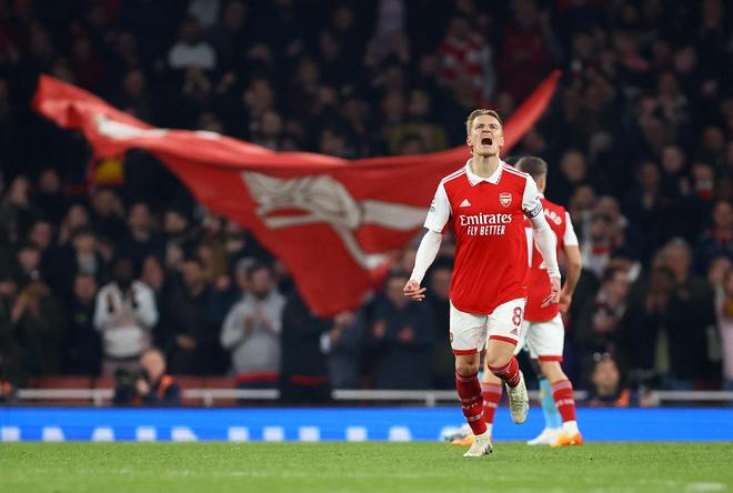 曼联客场4-1胜狼队，B费2射1传，取得3轮不败，积分追平切尔西，排名升至第六。