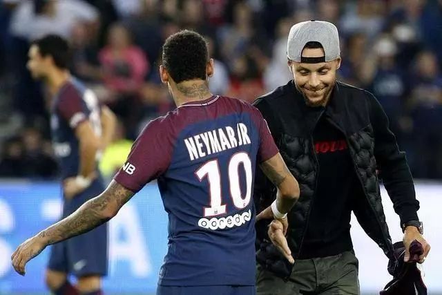 混合团体世界杯！张本智和又崩盘了！决胜时刻被打的毫无还手之力